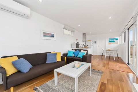 Quiet, Luxurious Guest House - Couples Retreat - Accommodation Georgetown 3