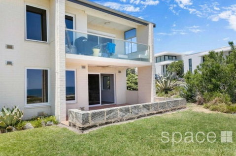 Quintessential Oceanview Apartment In Cottesloe - Accommodation Georgetown 3