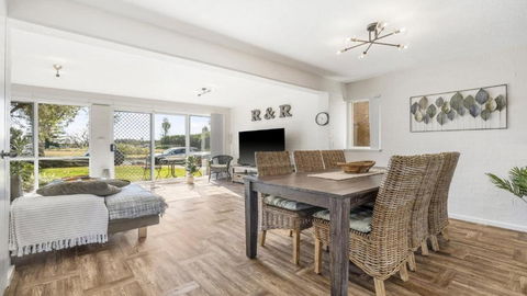 R & R Port Macquarie - Accommodation Georgetown 0