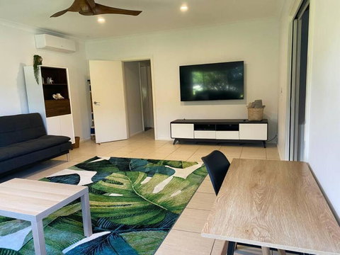 Rainbow Beachhouse - Deluxe, Pristine Location - Accommodation Georgetown 3