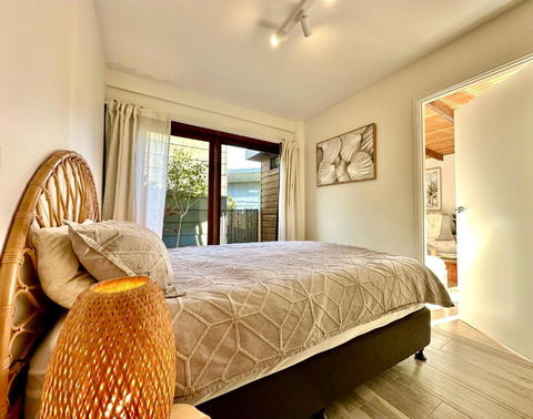 Private Access Retreat 1 Queen Bedroom W Stunning Pool And Ocean Views - Accommodation Georgetown 2