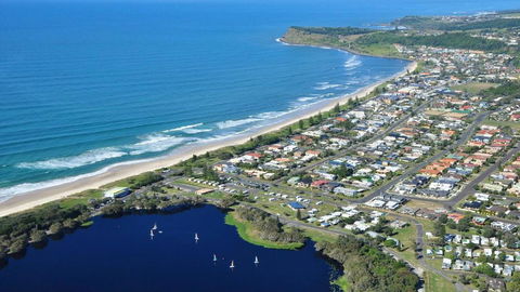 At The Beach - Lennox Head - Accommodation Georgetown 2