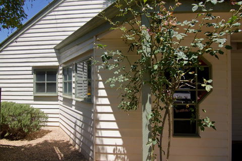 Atticus Cottage - Accommodation Georgetown 0