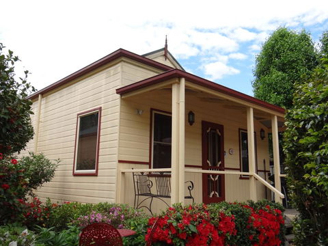 Autumn Affair Cottage 6 - Accommodation Georgetown 1