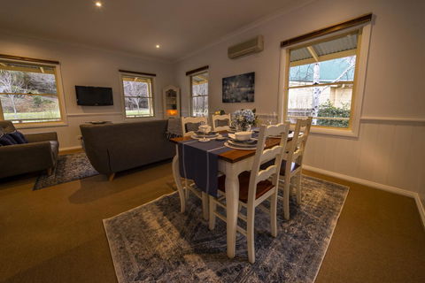Autumn Beauty - Cottage 3 - Accommodation Georgetown 2