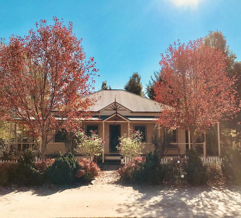 Autumn Beauty - Cottage 3 - Accommodation Georgetown 1