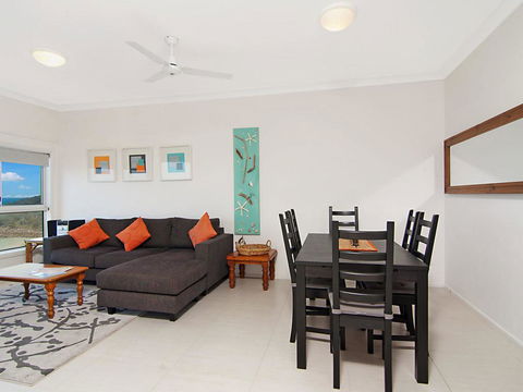 Avalon 3 - Views To Die For - Across The Road From Convent Beach - Accommodation Georgetown 3