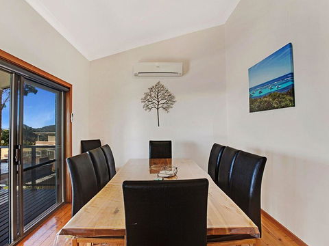 Away @ Nelson Bay, 29 Wollomi Ave - Incredible Water Views, Pet Friendly, WIFI & Aircon - Accommodation Georgetown 3