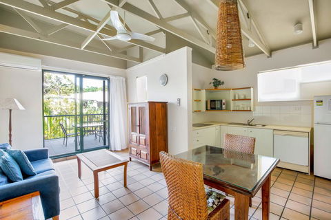Baden 11 - Rainbow Shores, Couples Beachside Escape, Aircon, Pools - Accommodation Georgetown 0