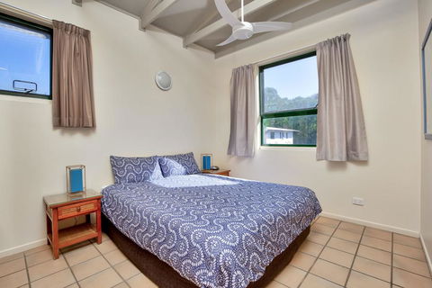 Baden 11 - Rainbow Shores, Couples Beachside Escape, Aircon, Pools - Accommodation Georgetown 3