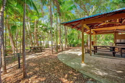 Baden 70 - Rainbow Shores, Ground Floor, Air Con, Overlooking Lap Pool - Accommodation Georgetown 1
