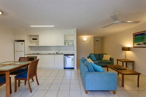 Baden 74 - Rainbow Shores, Top Floor, Air Conditioned Unit, Walk To Beach - Accommodation Georgetown 3