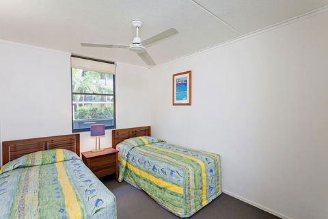 Baden 74 - Rainbow Shores, Top Floor, Air Conditioned Unit, Walk To Beach - Accommodation Georgetown 1