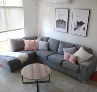 Balcony Retreat Apartment by Ready Set Host - Accommodation Georgetown