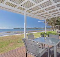 Beached Inn' 93 Foreshore Drive - Spacious beach front house - Accommodation Georgetown
