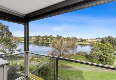 Riviera Lakeside With Uninterrupted Water Views - Accommodation Georgetown 0