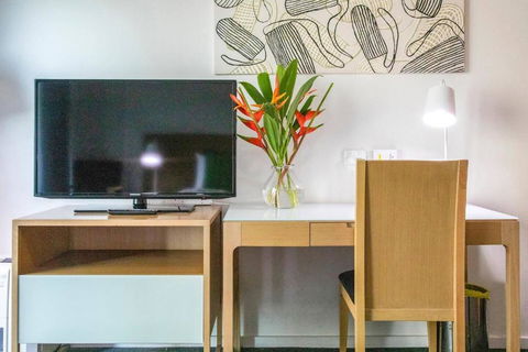 Resort-Style Sister Studios - Double Delight In The CBD - Accommodation Georgetown 1