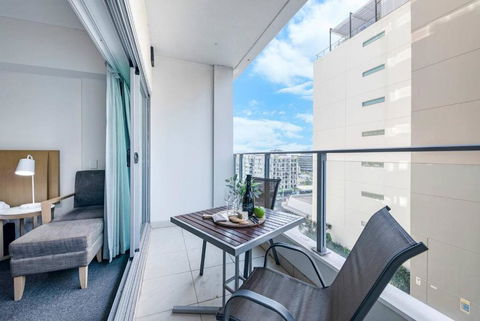 Resort-Style Sister Studios - Double Delight In The CBD - Accommodation Georgetown 2