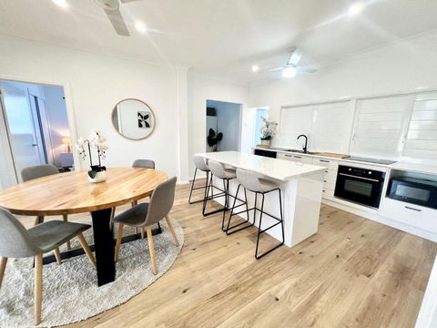 Renovated Queenslander - Upstairs 2km To Stadium - Accommodation Georgetown 0