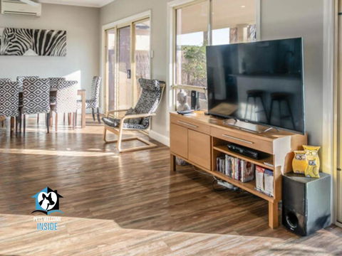 Renovated Beautiful Holiday Home With A Private Beach & Stunning Views! - Accommodation Georgetown 2