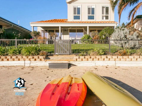 Renovated Beautiful Holiday Home With A Private Beach & Stunning Views! - Accommodation Georgetown 1