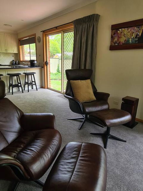 REDGUM RETREAT BRIGHT - Luxury Spa Villa - Accommodation Georgetown 0