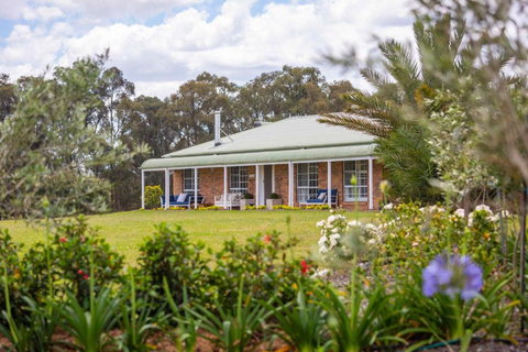 Redims Hill Cottage - Accommodation Georgetown 0