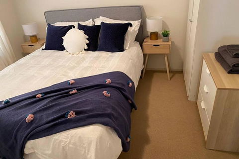 Relax In The Spa With Views Opposite Lake Eildon - Accommodation Georgetown 2