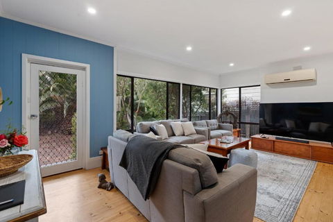 Relaxed Family Beach House - No Linen Included - Accommodation Georgetown 2