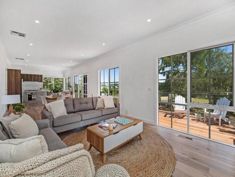 Relaxed Sorrento Coastal Living - Accommodation Georgetown 2