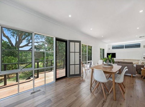 Relaxed Sorrento Coastal Living - Accommodation Georgetown 3