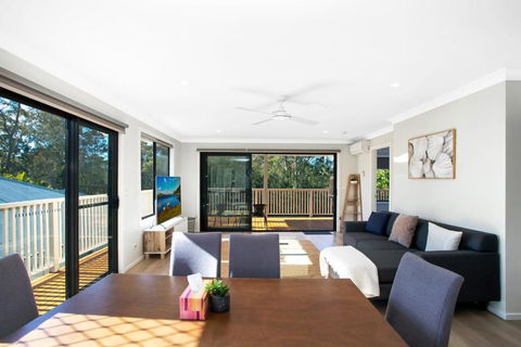 Renovated Coastal Getaway With Water Views - Accommodation Georgetown 2