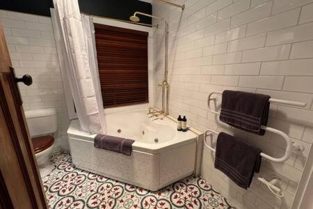 Renovated Cottage Near Cataract Gorge Launceston - Accommodation Georgetown 3