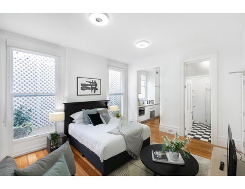Renovated Studio In Bohemian Area Close To City - Accommodation Georgetown 2