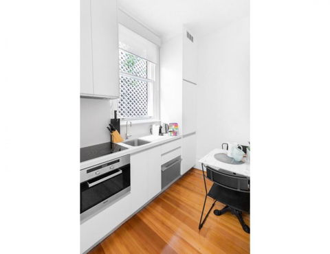 Renovated Studio In Bohemian Area Close To City - Accommodation Georgetown 3