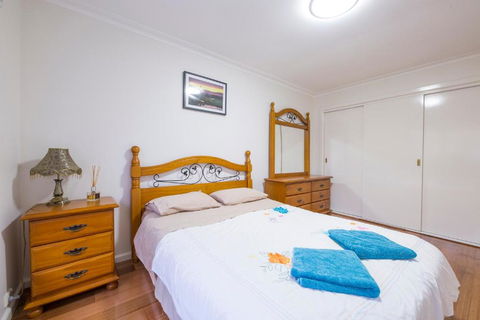 Rent Melbourne - Accommodation Georgetown 3
