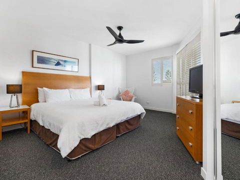 RESORT ON THE BEACH 2214/2215 - Accommodation Georgetown 1