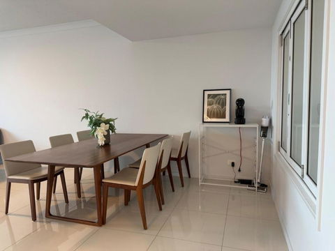 Resort-Style Apartment Near Harbour Town - Accommodation Georgetown 3