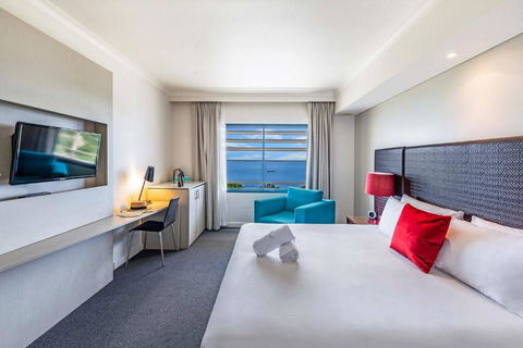 Resort Style King Pad With Sparkling Sea Views - Accommodation Georgetown 2