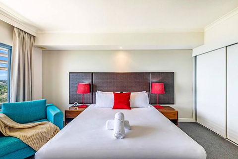 Resort Style King Pad With Sparkling Sea Views - Accommodation Georgetown 3