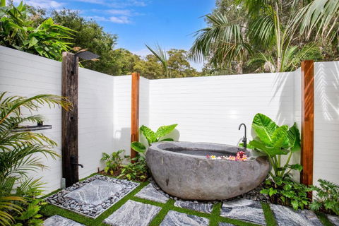 Rest Pet Friendly With Outdoor Bath 3 Mins Walk To Beach - Accommodation Georgetown 0