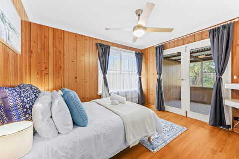 Retro Retreat - Mornington - Accommodation Georgetown 2