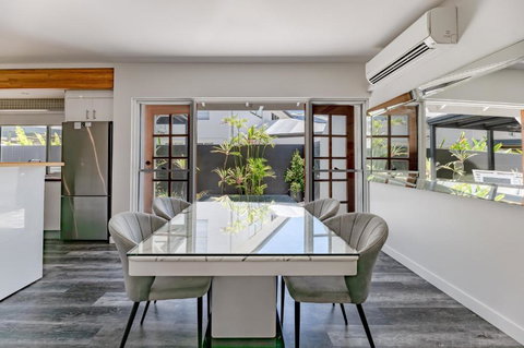 Riverside Noosa Sanctuary, Steps To Gympie Terrace - Accommodation Georgetown 2