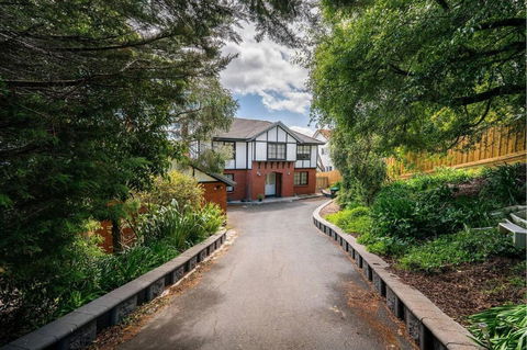 Riveting House With Incredible Water-view At SandyBay - Accommodation Georgetown 0