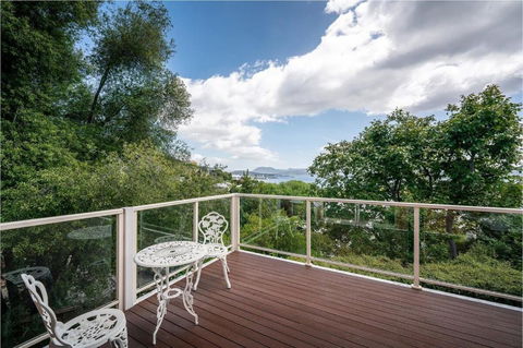 Riveting House With Incredible Water-view At SandyBay - Accommodation Georgetown 1