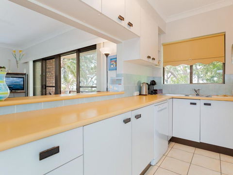 Sailfish, 4,46 Magnus Street- Unit With Water Views And Close To Town - Accommodation Georgetown 3