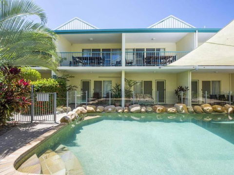 SAILS 9 Beachfront Getaway Horseshoe Bay - Accommodation Georgetown 0