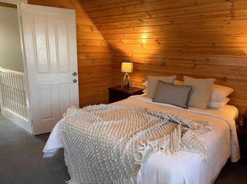 Sails - Elegant, Spacious Beach Villa - Accommodation Georgetown 1