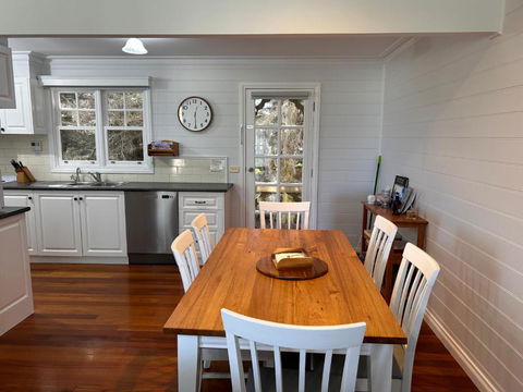 Sails - Elegant, Spacious Beach Villa - Accommodation Georgetown 3