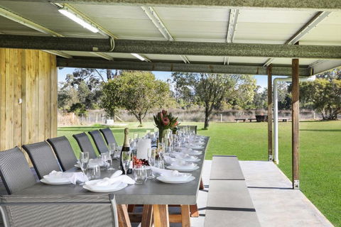 Roads End With Games Barn Ponies Alfresco Dining - Accommodation Georgetown 2